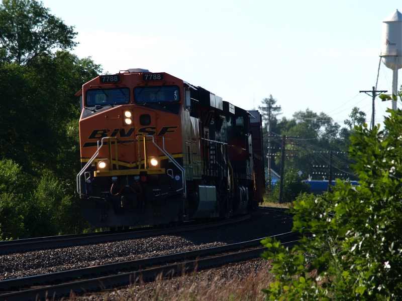 BNSF 7788 and NS9606
