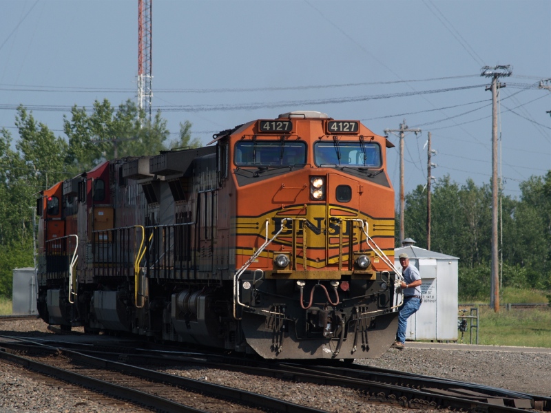 BNSF No. 4127 leads into the yard